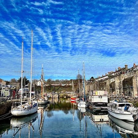 Отель Stunning Yacht Sea Lion In Charlestown Harbour, Cornwall Экстерьер фото