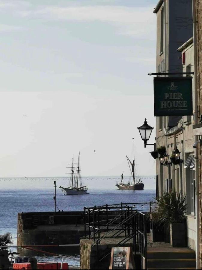 Отель Stunning Yacht Sea Lion In Charlestown Harbour, Cornwall Экстерьер фото