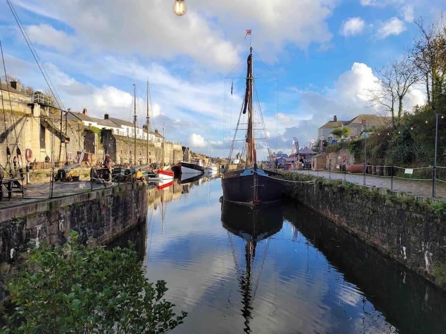 Отель Stunning Yacht Sea Lion In Charlestown Harbour, Cornwall Экстерьер фото