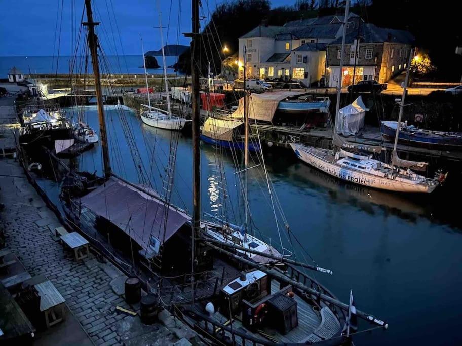 Отель Stunning Yacht Sea Lion In Charlestown Harbour, Cornwall Экстерьер фото