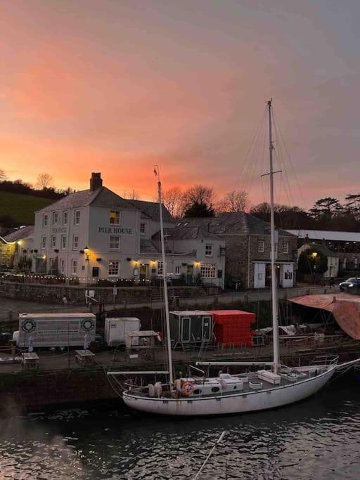 Отель Stunning Yacht Sea Lion In Charlestown Harbour, Cornwall Экстерьер фото